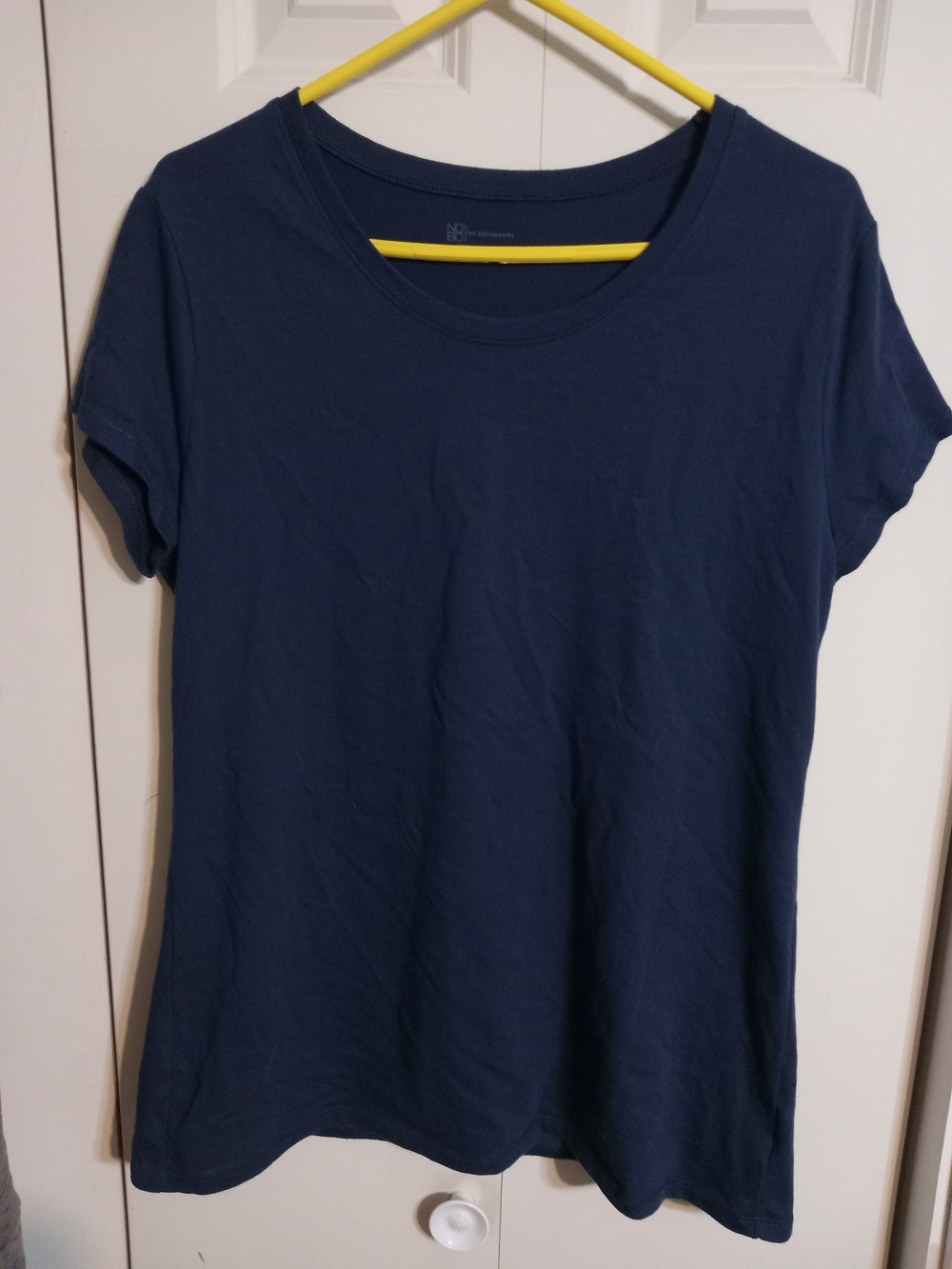No Boundaries Women's Short Sleeve Crewneck Tee in Navy